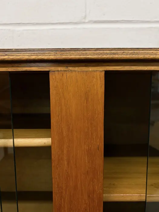 Mid-century glazed bookcase with sliding glass doors - Image 8