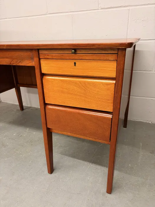 1960s teak desk with drawers - Image 3